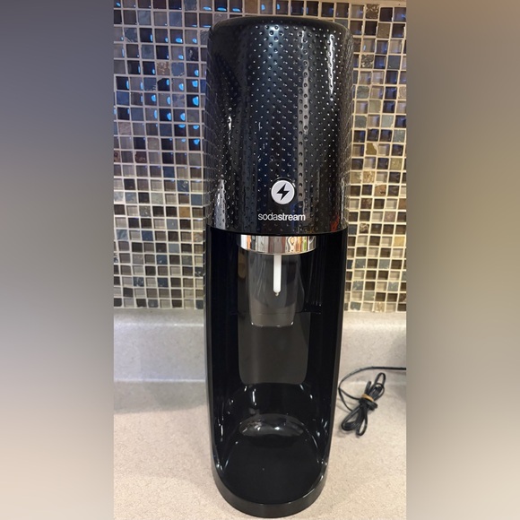 SodaStream One Touch Electric Sparkling Water Maker Bundle (Black) with CO2 - Picture 5 of 8